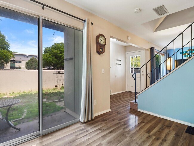 Building Photo - 428 East Bluff