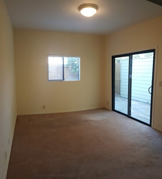 Bedroom - 420 N Spaulding Ave