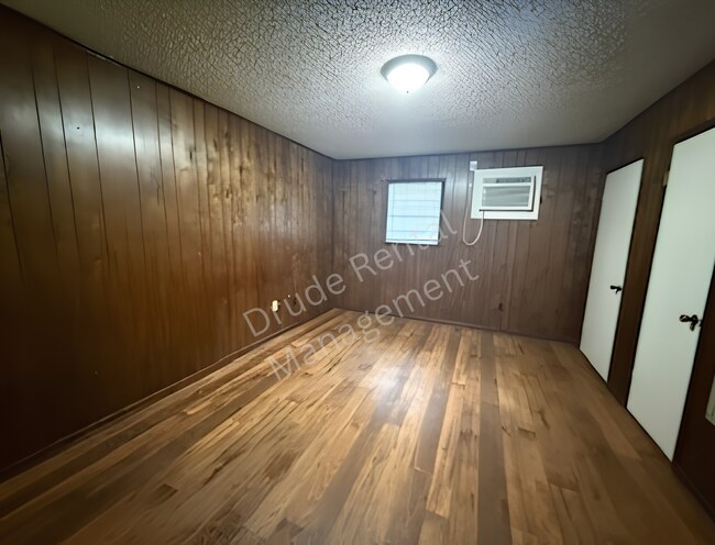 Building Photo - 42185 Deborah Dr