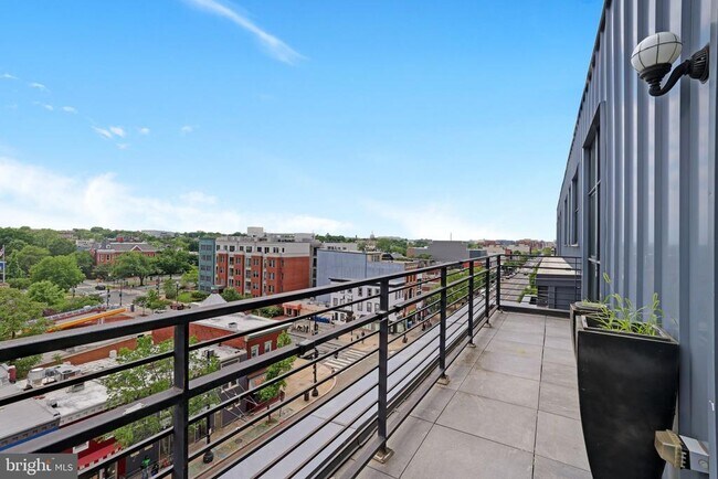 Building Photo - 1402 H St NE
