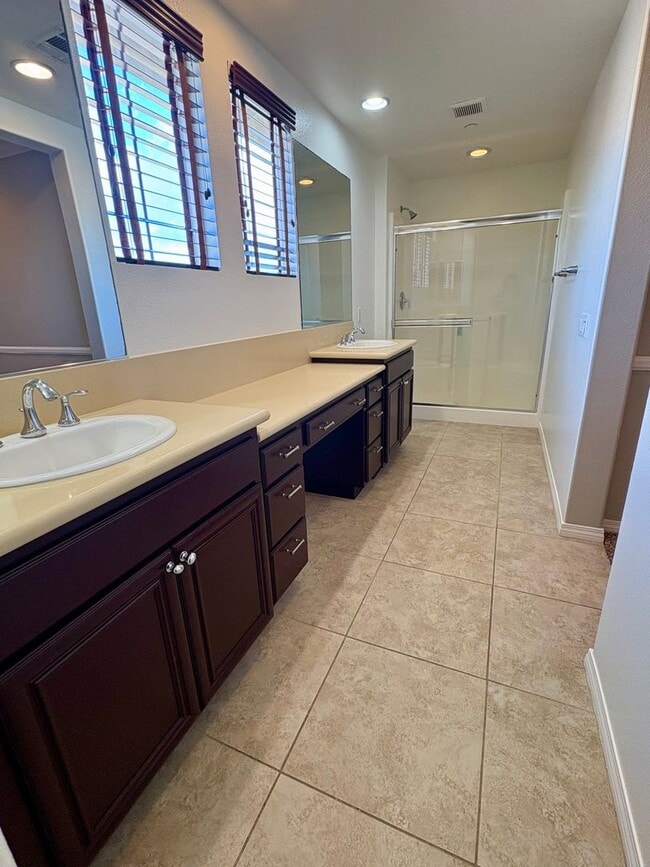 Building Photo - Tri-Level Condo within Walking Distance to...