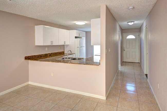 Building Photo - 858 Crystal Lake Dr