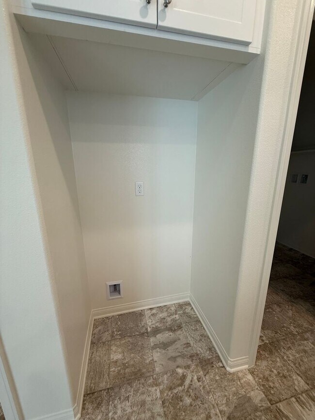Building Photo - Victorville- New Richmond Home, 3 bedrooms...