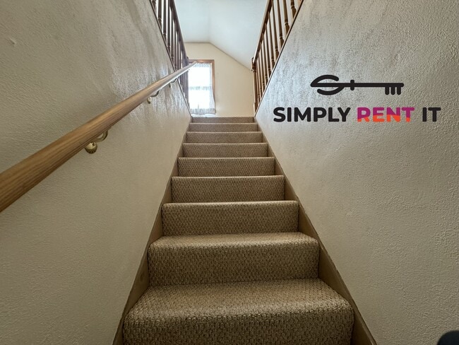 Building Photo - 3 Bedroom Downtown, Ames with Hardwood Floors