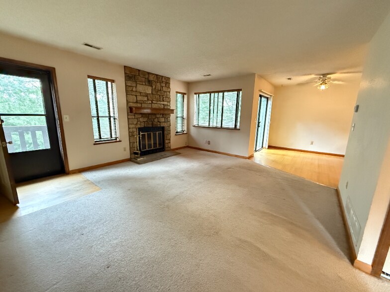Building Photo - 6262 Willow Ln