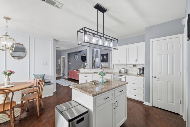 Building Photo - 537 Purdue Dr