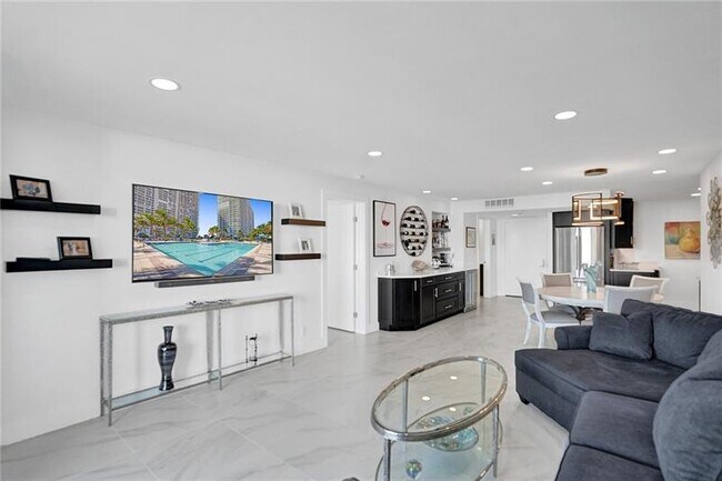 Building Photo - 2100 S Ocean Ln