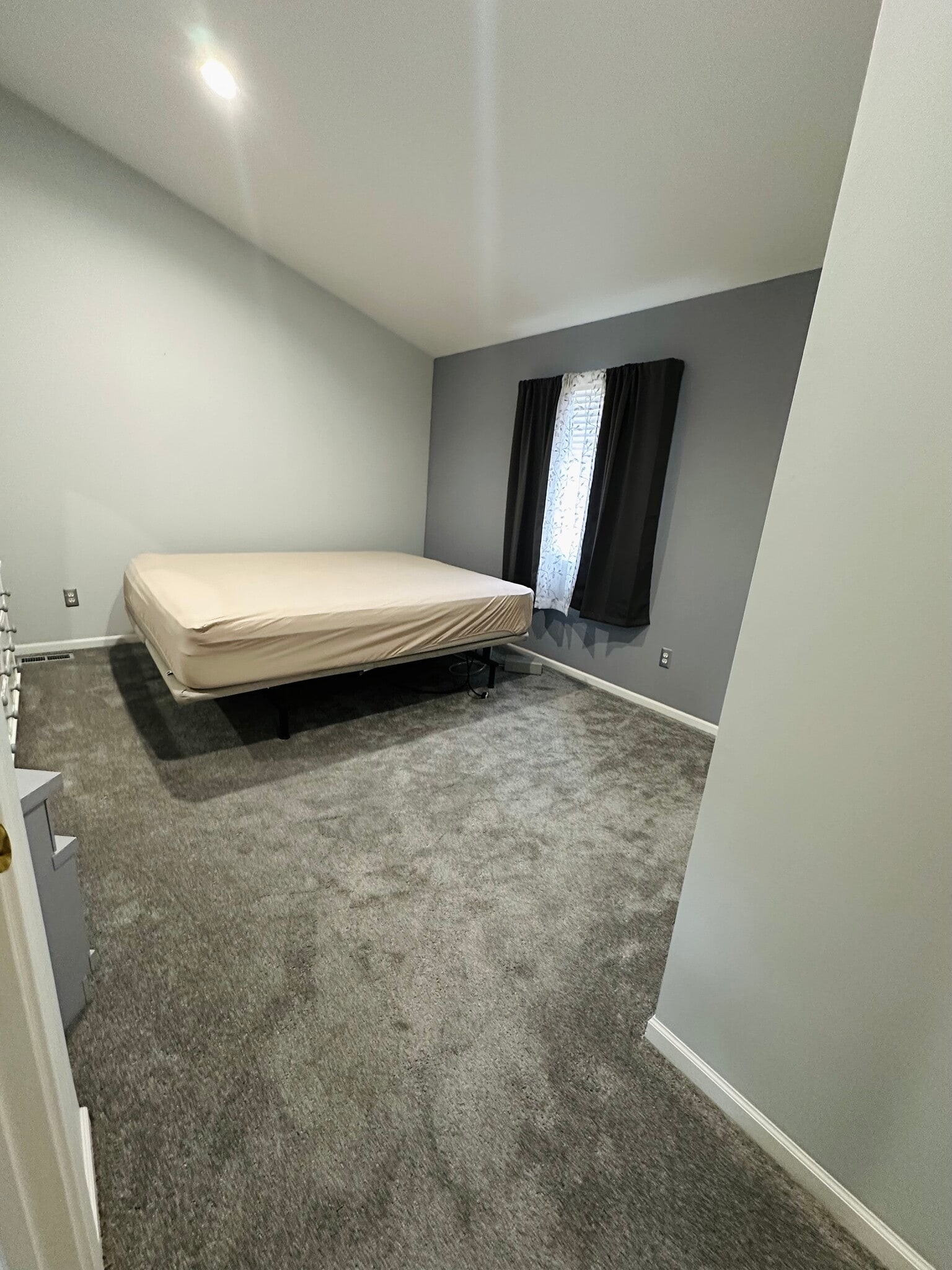 Bedroom 1 - 9185 Cardwell St