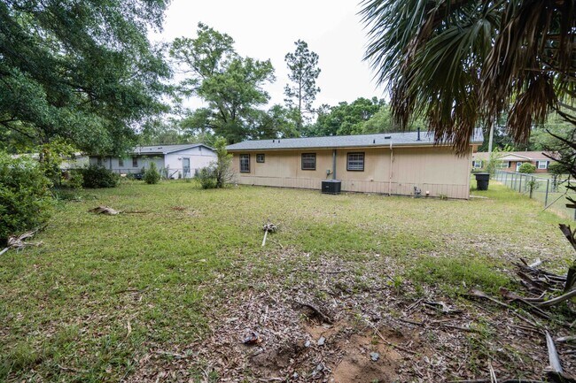 Building Photo - Cute 3 bed 2 bath on the SE side of Tallahassee