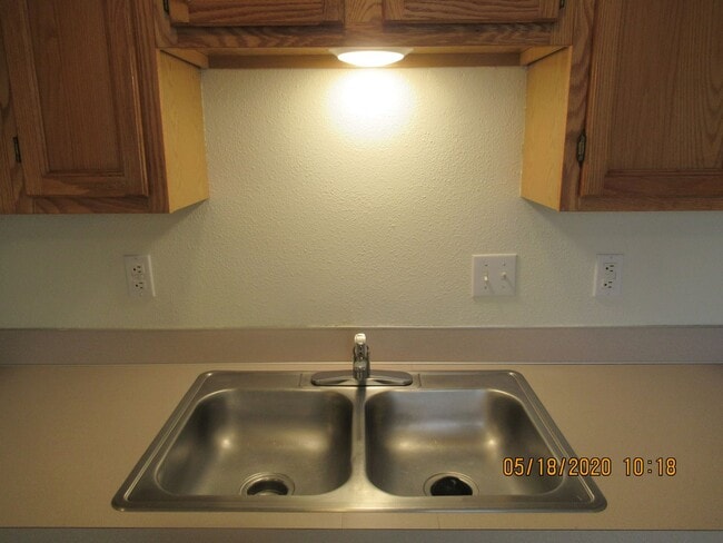 Building Photo - Two Bedroom Duplex in South Salem
