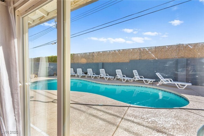 Building Photo - 1531 Commanche Dr