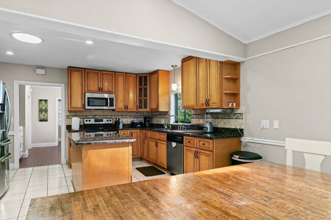 Building Photo - 1929 NW 7th Ln