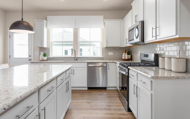Building Photo - 805 Falls Grove Trl