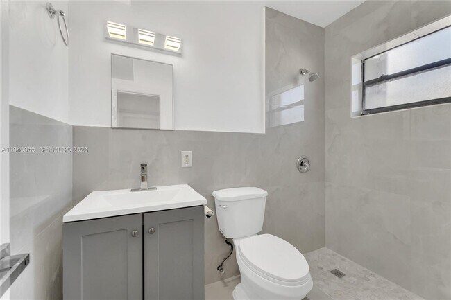 Building Photo - 600 SW 8th St