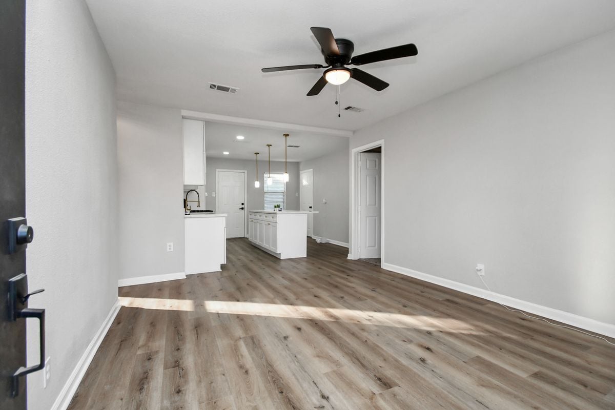 Building Photo - 428 De Haven St