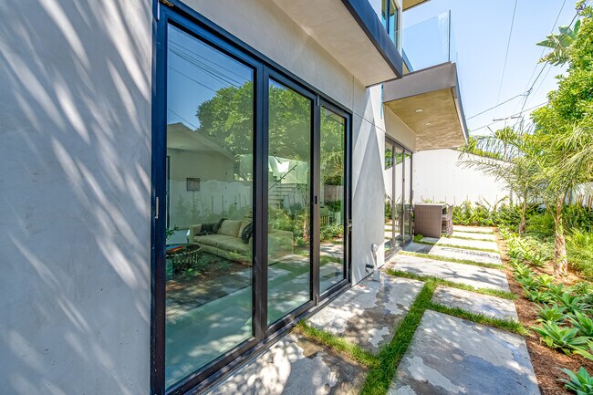 Building Photo - 370 N San Vicente Blvd