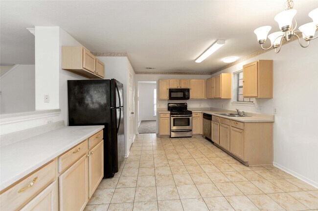 Building Photo - 13834 Trumpetvine St