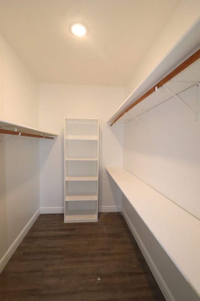 Building Photo - Newer Home ready for rent!