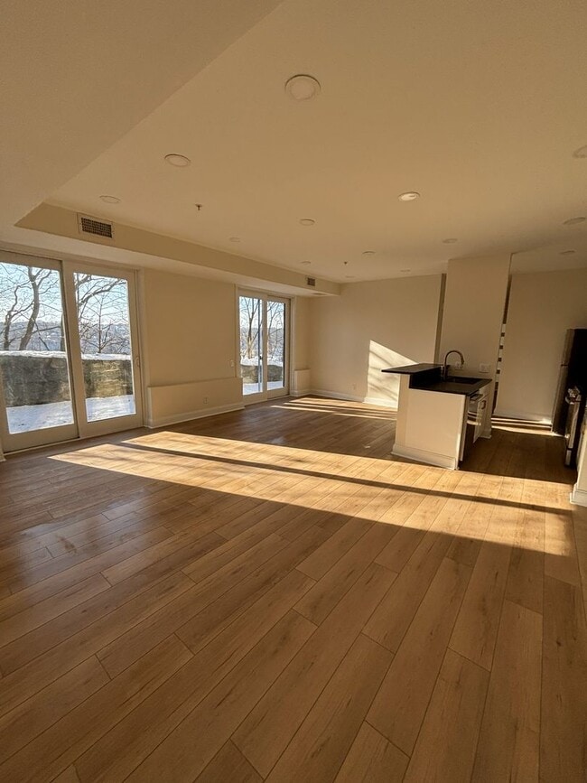 Building Photo - Nob Hill 2 Bedroom 2 Bath renovated Condo in Manayunk for rent $2,495/month