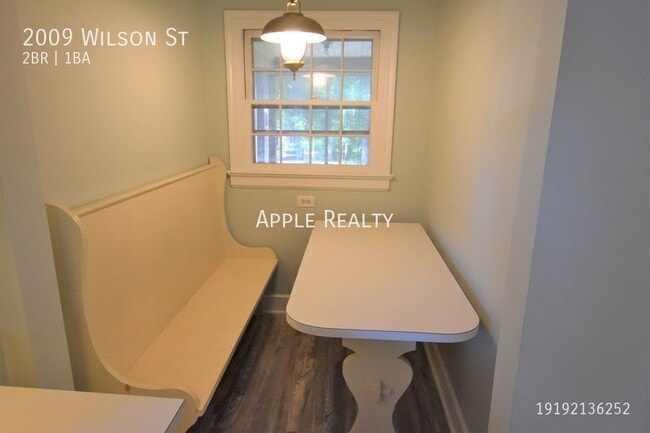 Building Photo - 2009 Wilson St