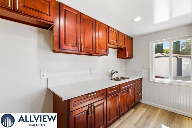 Building Photo - 452 S Shaffer St