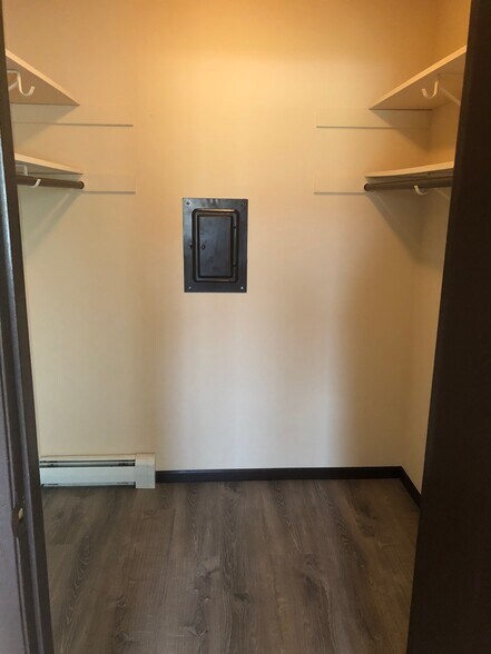 Large Walk In Closets - 225 E Market St