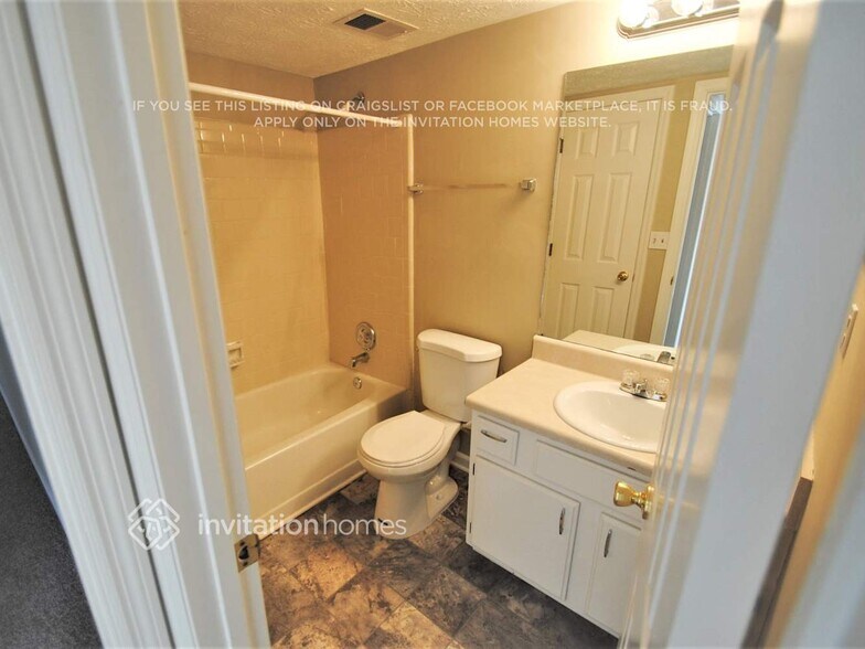 Building Photo - 650 Cranberry Ct