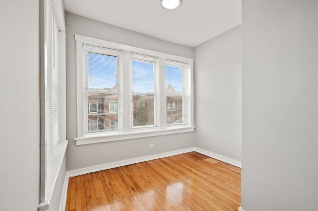 Building Photo - 2 bedroom in Chicago IL 60649