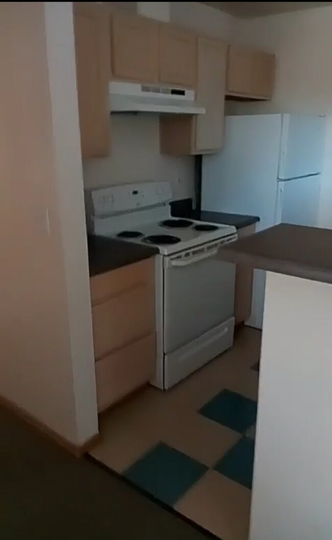 Modern Kitchen with Full Appliance Package - Mercer Court Apartments