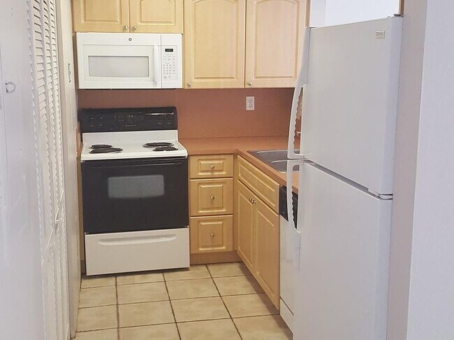 Building Photo - "Chic & Spacious 1-Bedroom Retreat with Gr...