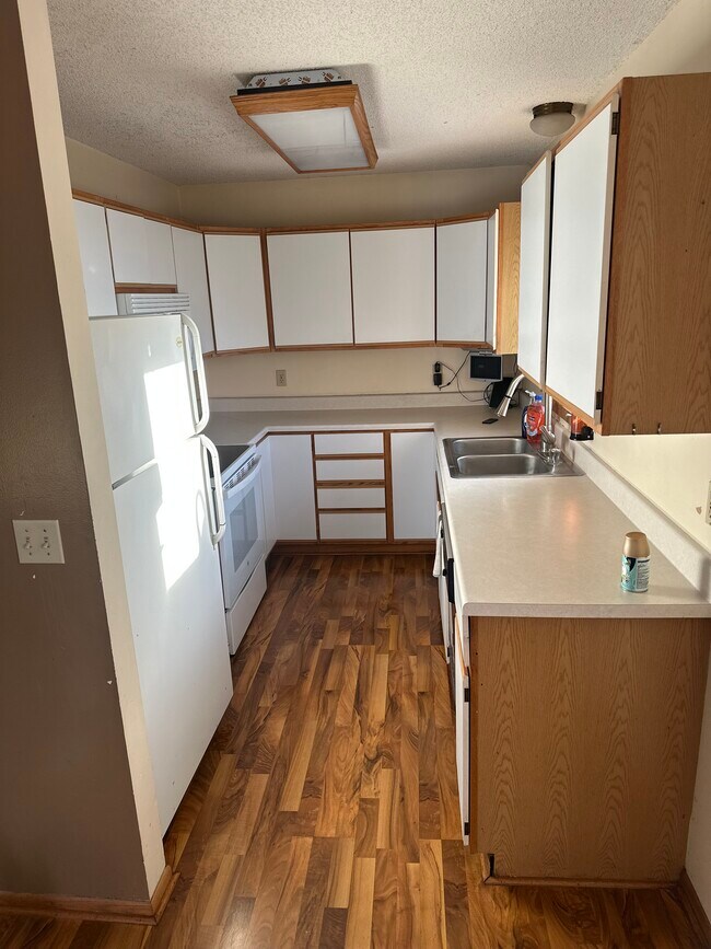 Kitchen - 4115 119th Ave NW
