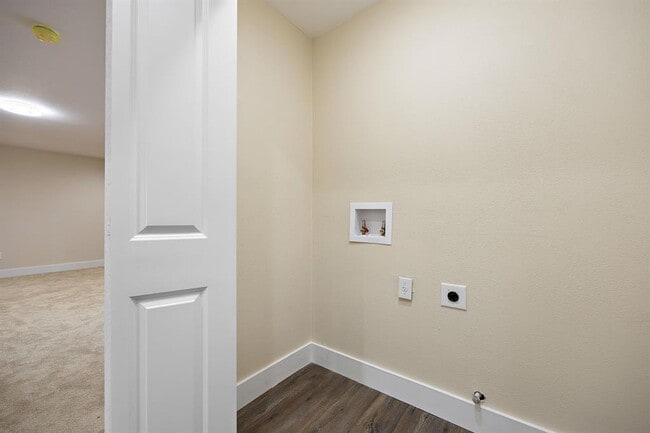 Building Photo - 507 Deercreek Ln