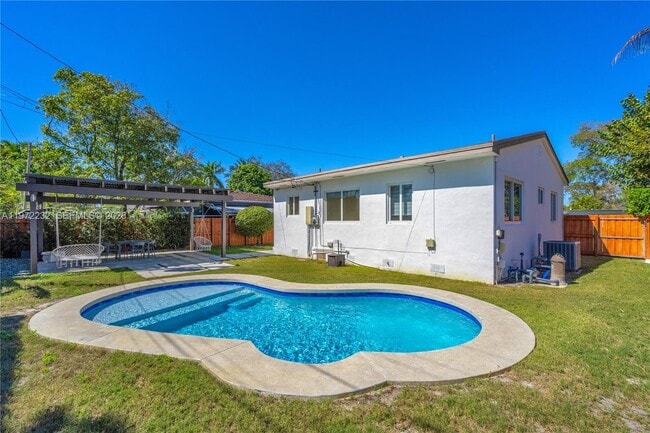 Building Photo - 6376 SW 20th St