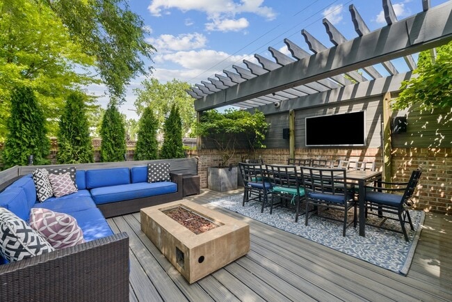 Building Photo - 1925 N Bissell St