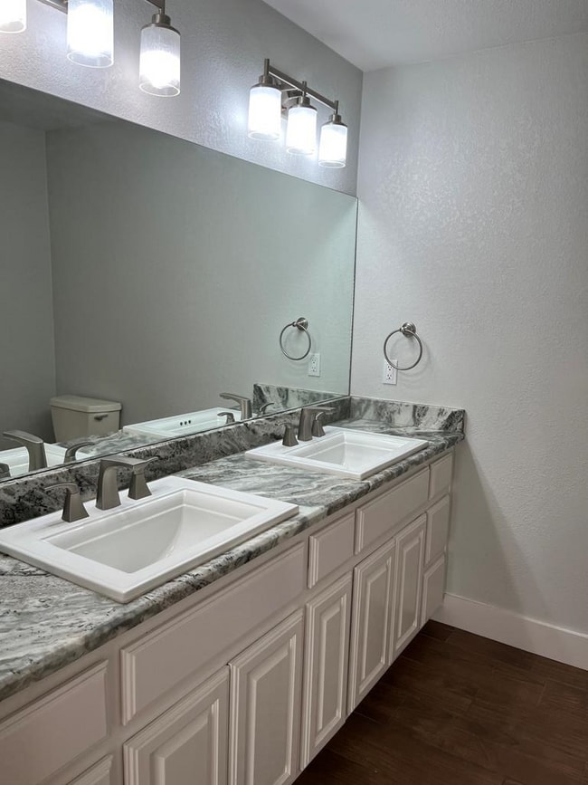 Building Photo - 577 Pleasant View Dr