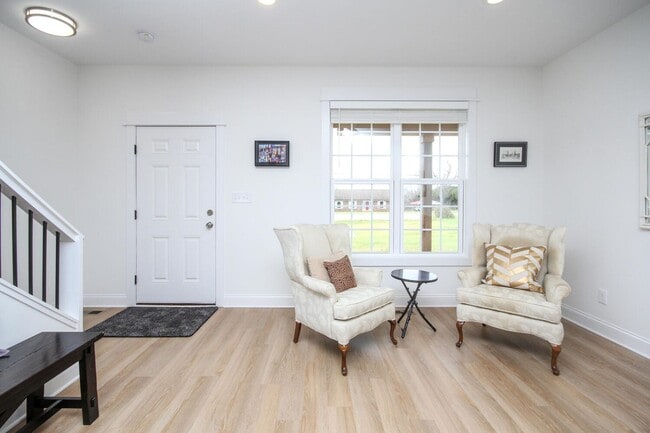 Building Photo - Luxury Three Bedroom Townhouse in Lincolnton
