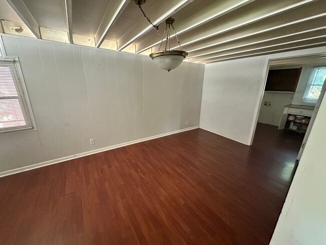 Building Photo - 511 Manor Dr