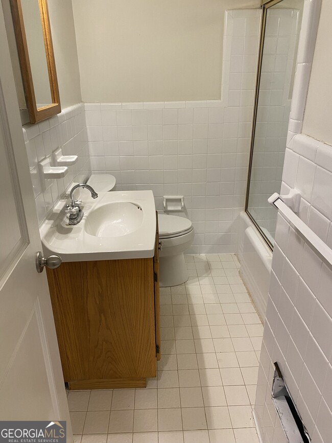 Building Photo - 2021 Woodbine Terrace NE