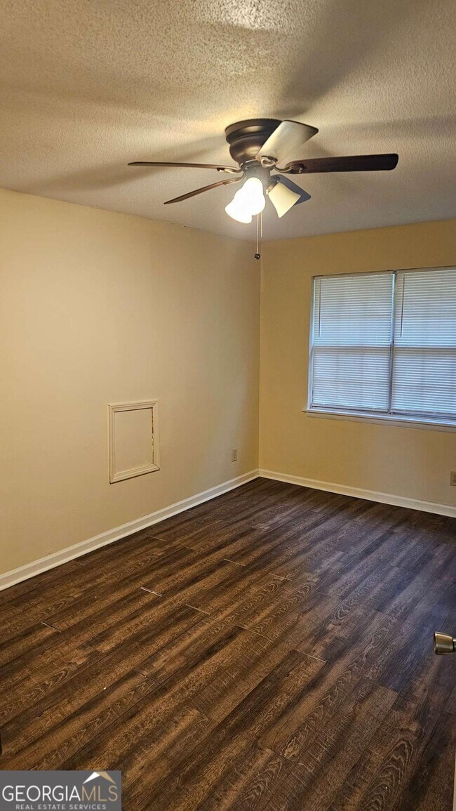 Building Photo - 412 Vienna Cir