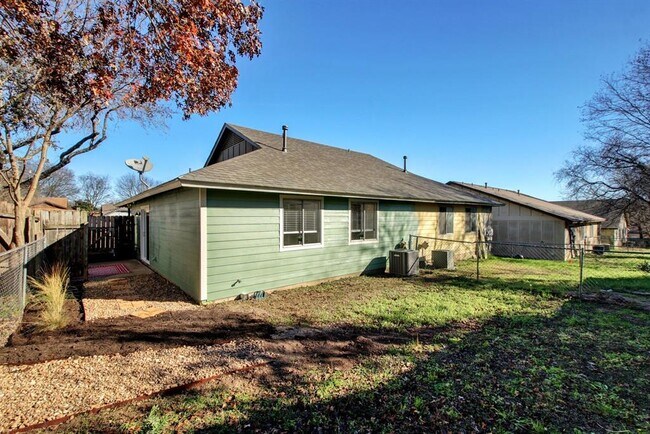 Building Photo - 1813 Gracy Farms Ln