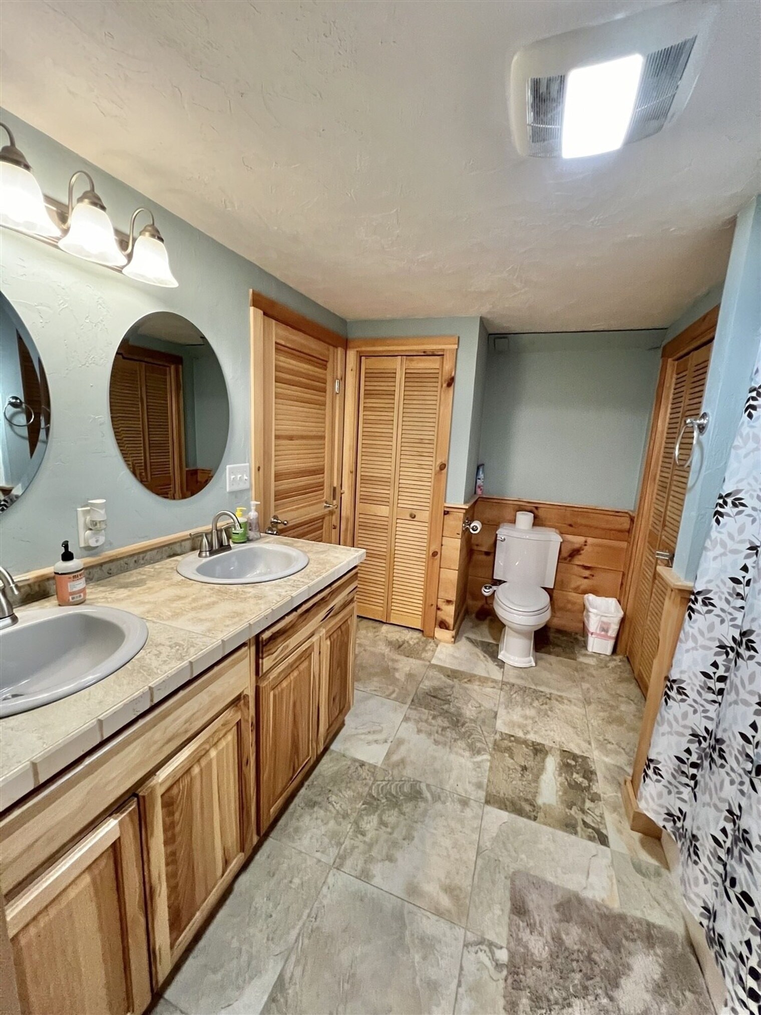 Building Photo - 20 Historical Ridge Rd