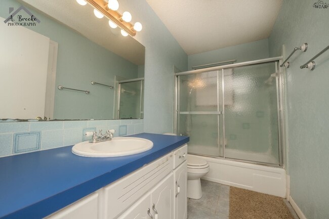 Building Photo - 5222 Jamaica Dr