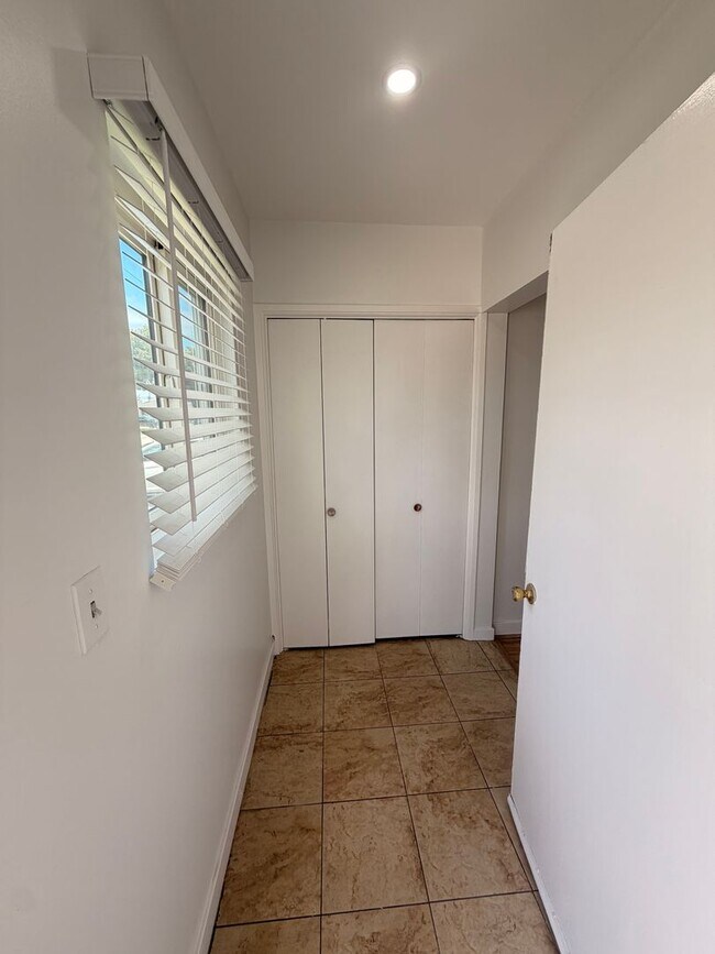 Building Photo - Remodeled 3 Bedroom Norwalk House For Rent!