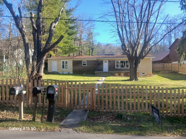 Building Photo - 230 Northwest Ave