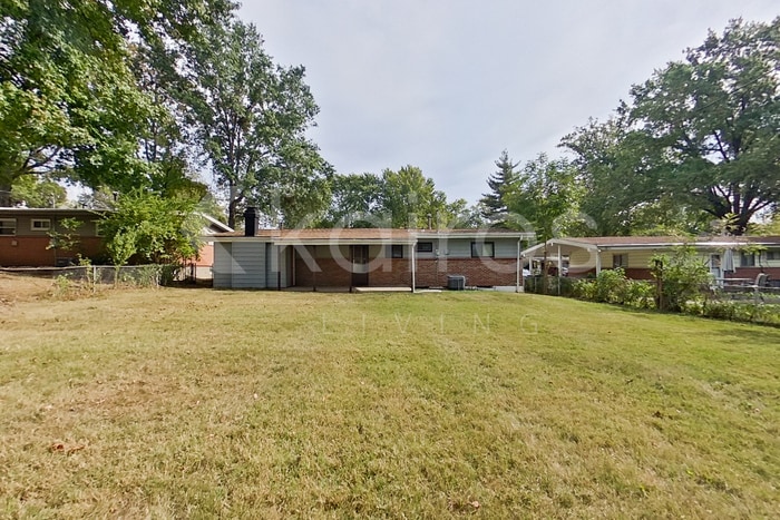 Building Photo - 425 St Edward Ln