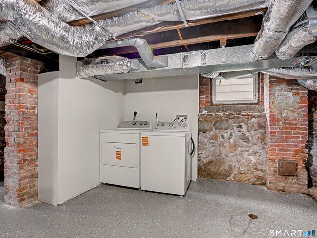 Building Photo - 156 Hawthorne Ave