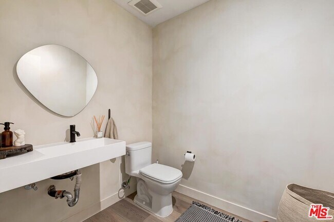 Building Photo - 957 Figueroa Terrace