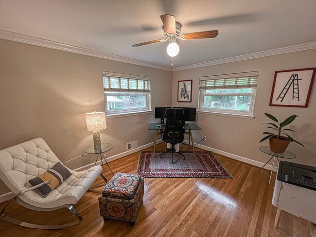 Building Photo - Sunny and Bright 4 Bedroom 3 Bath 2 Level ...