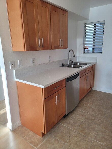 Building Photo - 10521 National Blvd