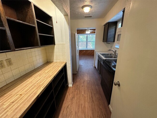 Building Photo - 917 Cherrywood Trail